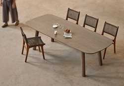 Esszimmer-Möbel / Esstische, Stühle, Vitrinen und Sideboards